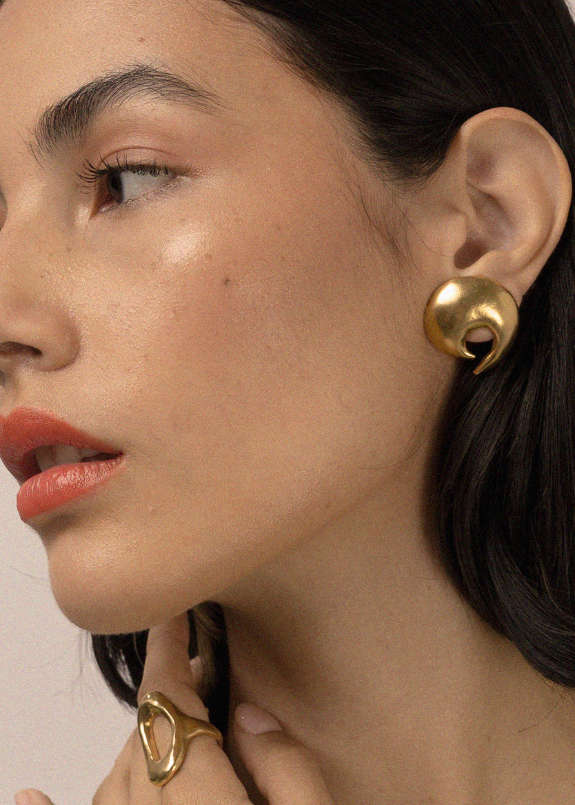 Cai Earrings in Gold